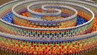 بالفيديو.. لحظة هدم مجسم دومينو مكون من 15 ألف قطعة