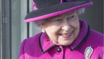 ملكة بريطانيا تهدد بذبح ترامب